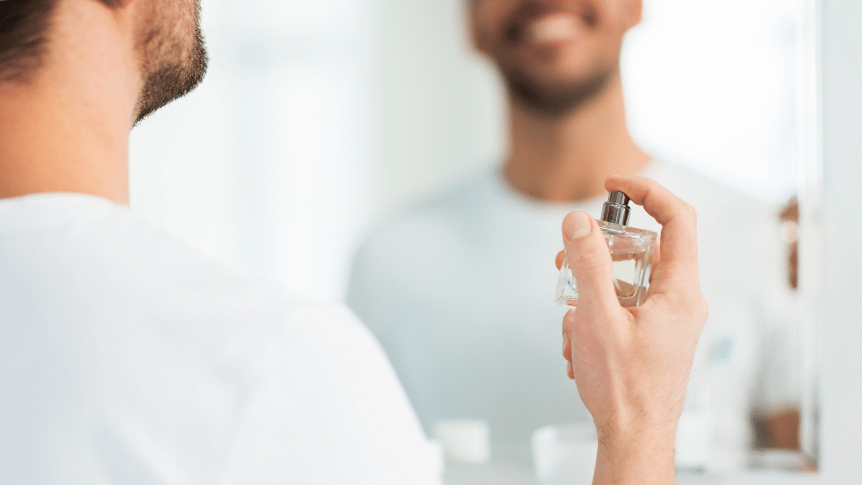 5 Rekomendasi Parfum Terbaik Pria Untuk Musim Hujan